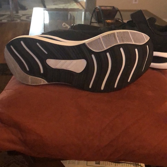 Black kids size 3 Adidas sneaker. Never worn - Picture 3 of 4